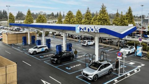 Estaci&oacute;n de carga ultrarr&aacute;pida de veh&iacute;culos el&eacute;ctricos de Zunder en Oviedo