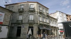 Nesta casa entre a Barxela e a praza Santa Ana viviu Luis Moure Mario