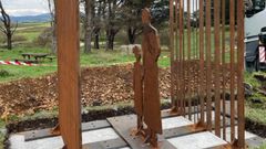 Escultura en homenaje a las v�ctimas del franquismo en Arnao