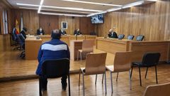 El acusado, frente al tribunal de la Audiencia de Lugo