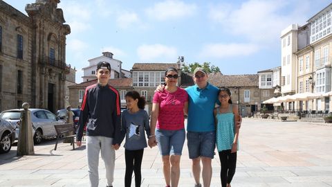 La familia Argüelles es retornada y vive en Celanova, aunque su origen es asturiano
