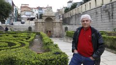 Antonio Bermejo, en el jard�n de la fuente de As Burgas