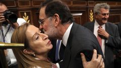 Mariano Rajoy abraza a Ana Pastor.
