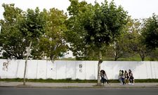 La parcela de Xo�n XXIII lleva vallada varios a�os sin que se desbloquee su futuro. 