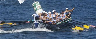 La Mar do Con sali� triunfadora en las olas de Zarautz de un mano a mano singular con la tripulaci�n de Cabo de Cruz. El suyo fue el duelo de la jornada. 
