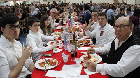 O Barco se rindi al botelo.Ms de mil personas asistieron a la comida en el pabelln