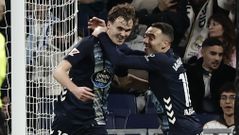 Iago Aspas y Williot Swedberg, celebando el segundo gol del Celta frente al Real Madrid, obra del sueco al igual que el primero.