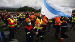 Trabajadores de Alcoa cortan la AG-64 en Cabreiros