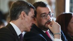 El presidente del Gobierno, Pedro S�nchez, la vicepresidenta tercera y ministra para la Transici�n Ecol�gica y el Reto Demogr�fico, Sara Aagesen, y el jefe del Ejecutivo asturiano, Adri�n Barb�n, participan en la presentaci�n de la II Estrategia Nacional para la Equidad Territorial y el Reto Demogr�fico