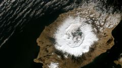 Imagen satelital del volca�n Okmok, en Alaska
