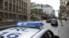 Agente de la Polic�a Local vigilaron este mi�rcoles (en la imagen, en la calle Progreso) el cumplimiento de los nuevos l�mites de velocidad en las v�as urbanas