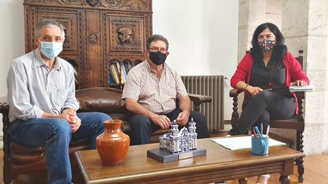 Manuel Otero, Francisco Martnez e Elena Candia, reunidos en Mondoedo.