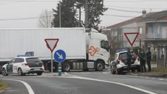 La Guardia Civil vigil� las entradas al pol�gono industrial de San Cibrao das Vi�as