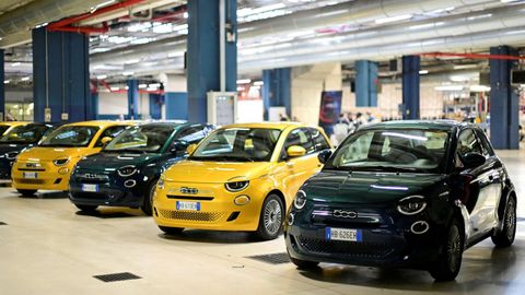 Veh�culos de Stellantis en su f�brica de Tur�n