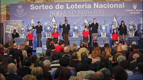 Sorteo de la Lotera Nacional en la Escuela Naval de Marn