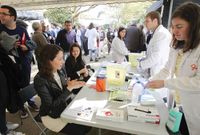 El d�a del p�rkinson vuelve a sensibilizar hoy a la ciudadan�a de Compostela con una mesa informativa