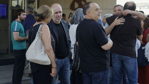 El secretario general de Comisiones Obreras, Unai Sordo, el mi�rcoles en A Coru�a con otros asistentes al funeral