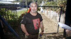 Fernando explica que mucha gente le da comida