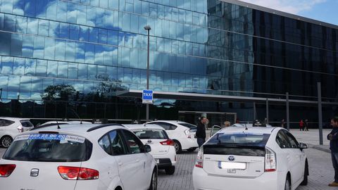 Foto de archivo de taxis en el HUCA