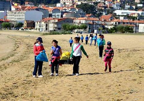 El cuidado de las playas y los ros protagoniza este curso.