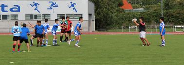 Jugadores de equipo de la categor�a sub 16 en uno de los entrenamientos de la pretemporada.