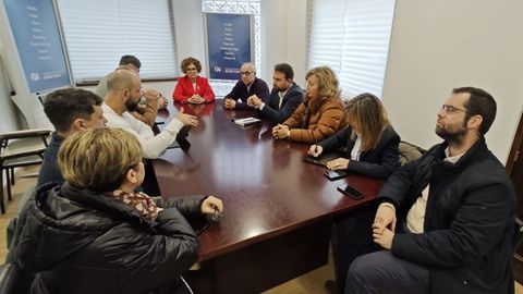 La reuni�n este jueves de �lvaro Queipo, presidente del PP de Asturias; la alcaldesa de Navia y otros cargos del PP con el comit� de empresa de Ence Navia