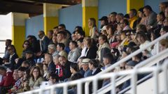 Imagen de la grada de Burg�ns el pasado domingo durante el partido de Liga entre el Juventud Cambados y el Lugo B.