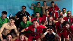 Alegr�a en el vestuario del Somozas. 