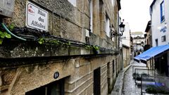 Placa de la calle Alfol�es en Bouzas. 