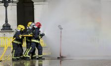Bomberos participando en un simulacro en Mar�a Pita en una imagen de archivo. 
