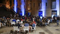 La plaza San Marti�o llena, este viernes por la noche
