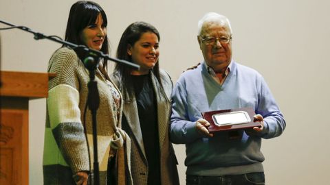 Los mayores de las dos residencias de A Ra y del centro de da recibieron un homenaje.