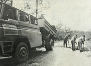 Obras en una carretera del sur lucense en una foto de 1990