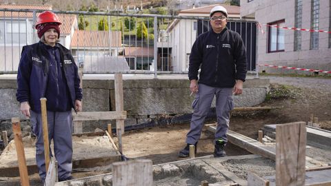 El monitor del taller de empleo de alba�iler�a de Quintela de Leirado es Guillermo, un cubano con abuelo del pueblo que lleg� hace a�o y medio
