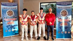 Los competidores del gimnasio Artai, Javier Rodr�guez Meigide, Yolanda Gonz�lez Di�guez y Sergio Gonz�lez Pardo, con Aar�n Blanco como t�cnico nacional