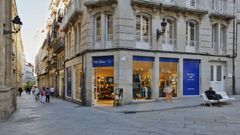 La tienda Mr. Blue abre en la esquina de Lamas Carvajal con Santa Eufemia