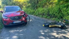 El automvil y la moto implicados en el accidente despus del choque