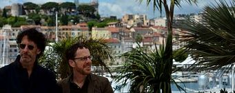 Los multipremiados hermanos Joel y Ethan Coen, ayer, antes del pase de su nueva pel�cula, �Inside Llewin Davis�, en la secci�n oficial de Cannes.
