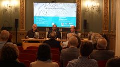 Carlos L. Bern�rdez, Henrique Monteagudo e Diego Rodr�guez, na presentaci�n este martes de �As Rimas populares de Galicia de Manuel Murgu�a� na Casa Galega da Cultura, en Vigo.