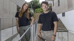 Los investigadores Sara �lvarez Delgado y Unai Garc�a Garc�a, en la Facultade de Psicolox�a de la USC