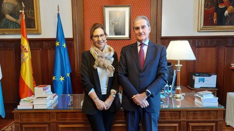 La directora del Imelga, Ana Beln Prez, y el presidente del Tribunal Superior de Xustiza, Jos Mara Gmez y Daz-Castroverde, este viernes en A Corua.