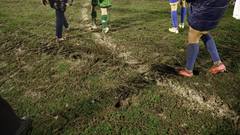 La irregularidad del terreno de juego ha provocado serios riesgos para los equipos que compitieron en el estadio ourensano