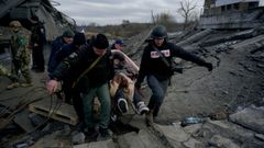 Evacuaci�n de una mujer en Irp�n