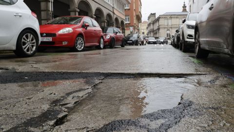Firme en mal estado en la calle Juan XXIII