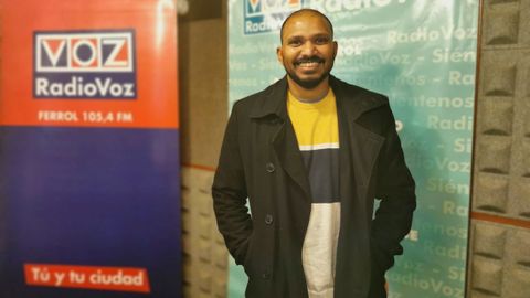 Sarath Krishnan estuvo esta ma�ana de jueves en los estudios de Radio Voz Ferrol. 