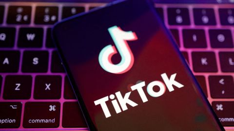 El logo de TikTok en un tel�fono m�vil.