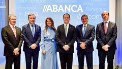 De izquierda a derecha, el consejero de ABANCA, Eduardo Eraa, el consejero delegado, Francisco Botas, la directora de la oficina de Miami, Mnica Vzquez, el presidente, Juan Carlos Escotet Rodrguez, el consejero Pedro Lpez, y el director general de Negocio Internacional, Alfonso Caruana