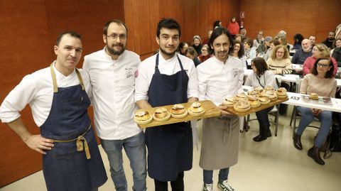 Mosquera, Cancela, Millán y Piñeiro, dispuestos a distribuir sus boliños entre el público