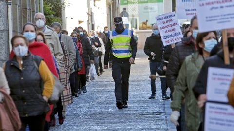 Manifestaci�n de hosteleros y comerciantes de Caldas por las medidas anti Covid