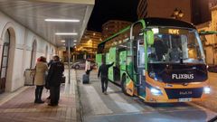 De Lugo a Ourense hay que hacer el recorrido en bus por obras en la v�a del tren. El viaje se retrasa 10 minutos.